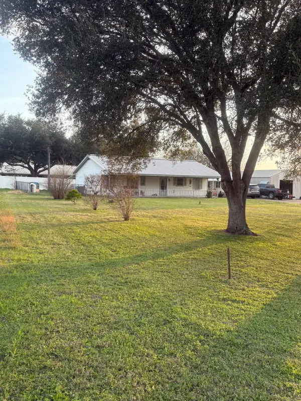 676 County Road 002, Hallettsville, TX 77964