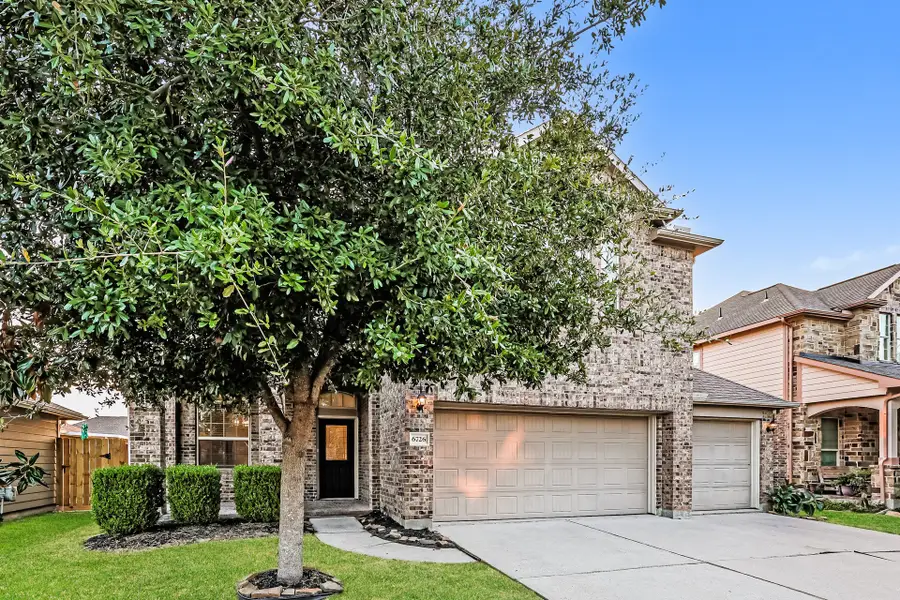 6726 Hunters Trace Lane, Baytown, TX 77521 - Image #2