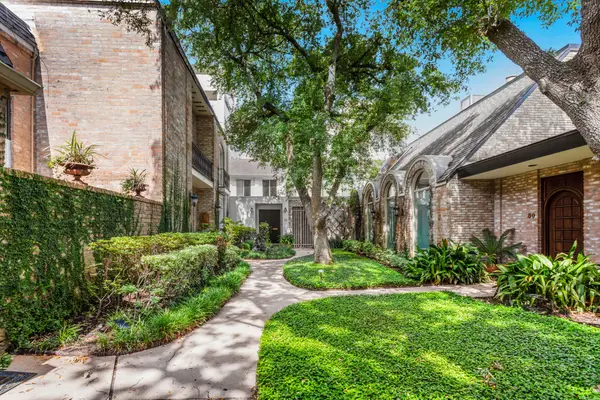 33 River Hollow Lane, Houston, TX 77027