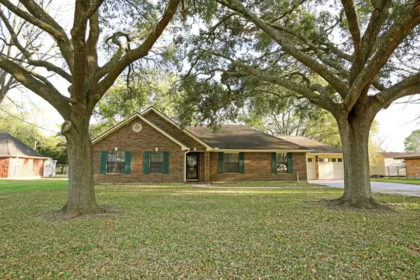 12002 10th Street, Santa Fe, TX 77510