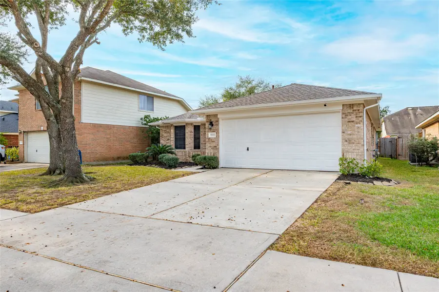9323 Comanche Peak Lane, Houston, TX 77089 - Image #2