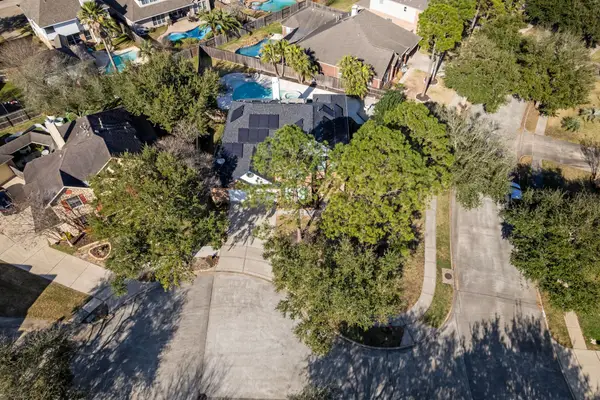 2372 Autumn Mist Court, League City, TX 77573