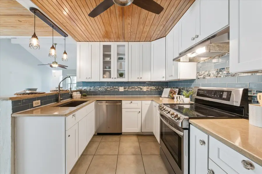 305 Baycrest Drive, League City, TX 77573 - Image #3