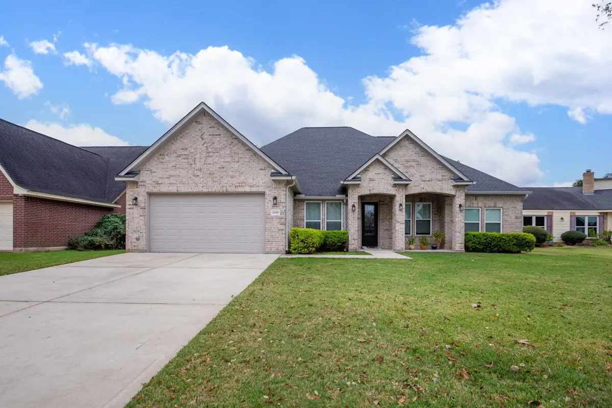 2190 Riverside Drive, West Columbia, TX 77486 - Image #1
