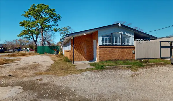 9201 Mesa Drive, Houston, TX 77028