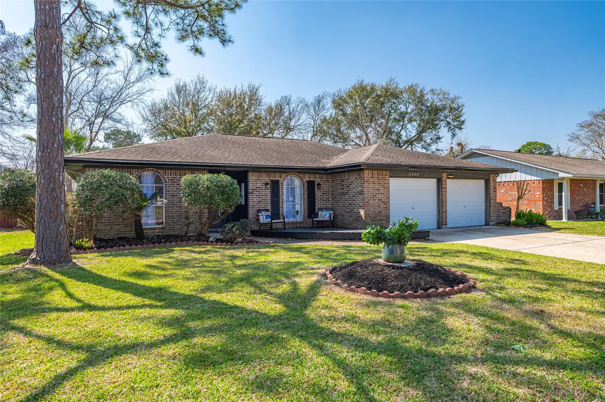 5509 Thornwood Circle, Dickinson, TX 77539 - #1