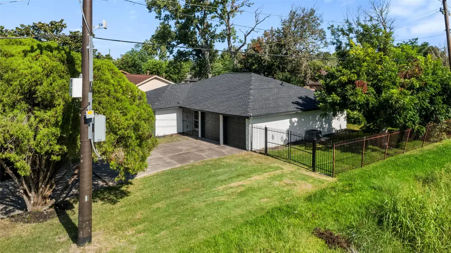 5102 Tavenor Lane, Houston, TX 77048 - Image #2