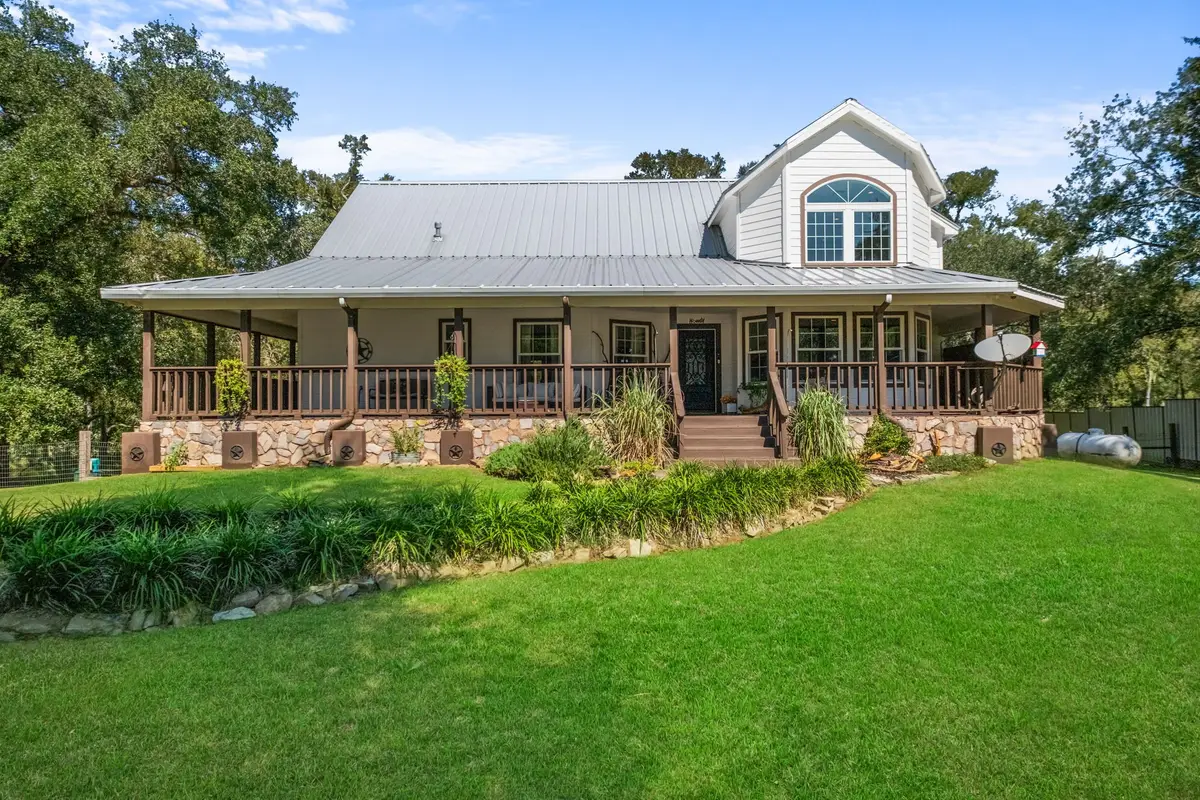 7411 Creek Drive, Damon, TX 77430 - Image #1