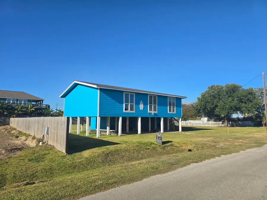 1106 Canal W, Crystal Beach, TX 77650 - Image #3