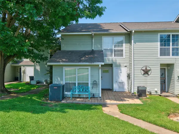 100 Edgewater Drive #44, Livingston, TX 77351