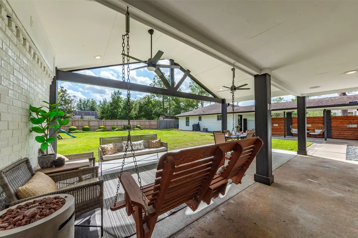 805 W Edgewood Drive, Friendswood, TX 77546 - Image #1