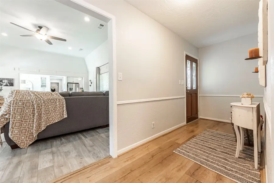 805 W Edgewood Drive, Friendswood, TX 77546 - Image #2