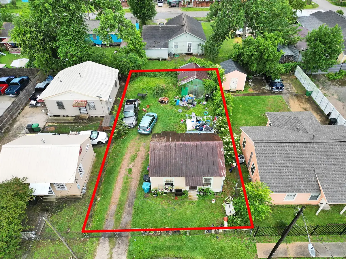 7212 Texarkana Street, Houston, IN 77020 - #1