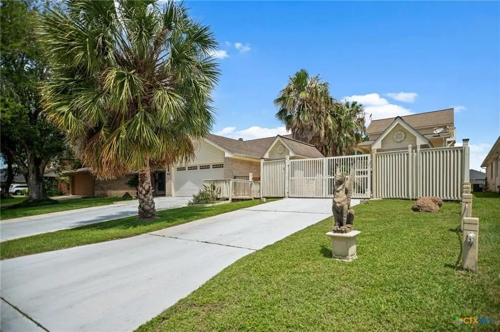 117 E Harbor Drive, Port Lavaca, TX 77979 - #1