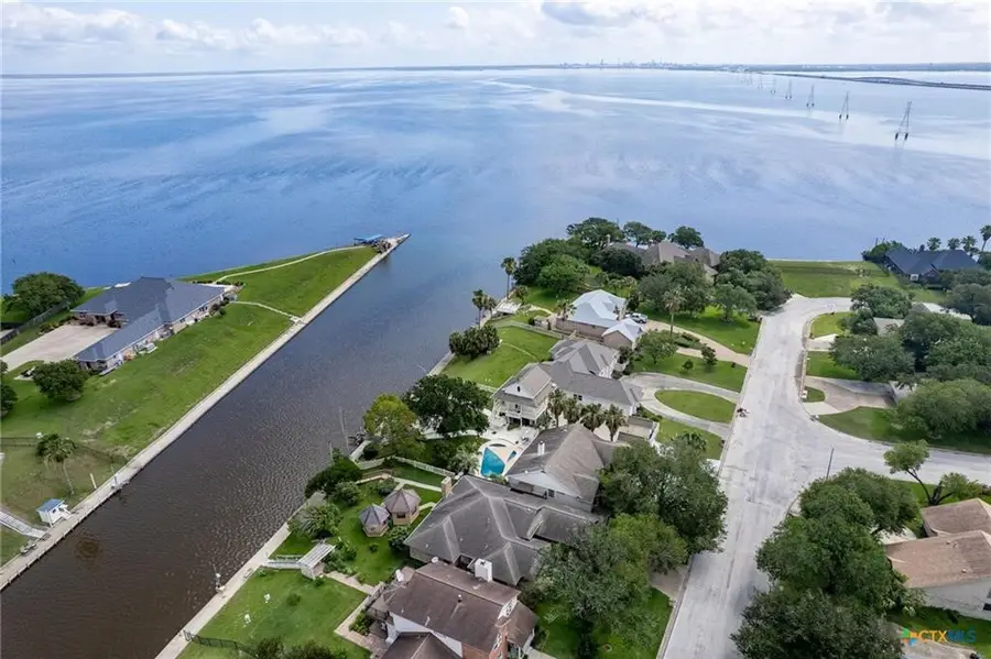 117 E Harbor Drive, Port Lavaca, TX 77979 - #2