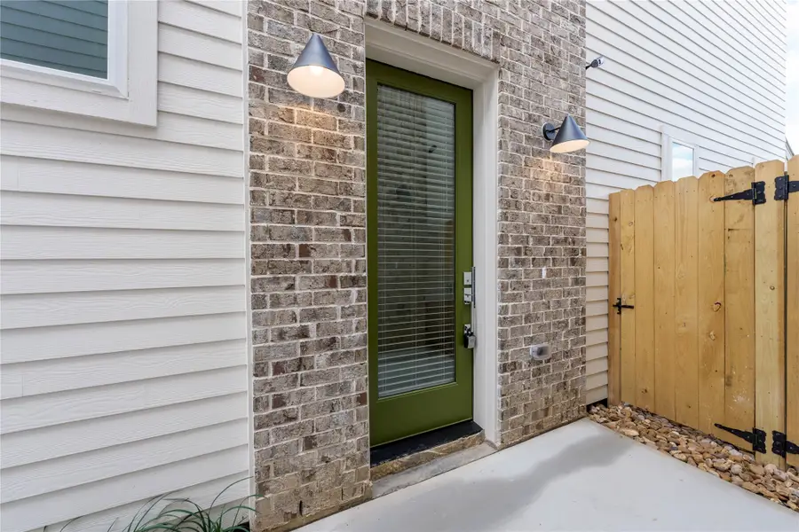 5616 Bertellis Lane, Houston, TX 77091 - Image #3