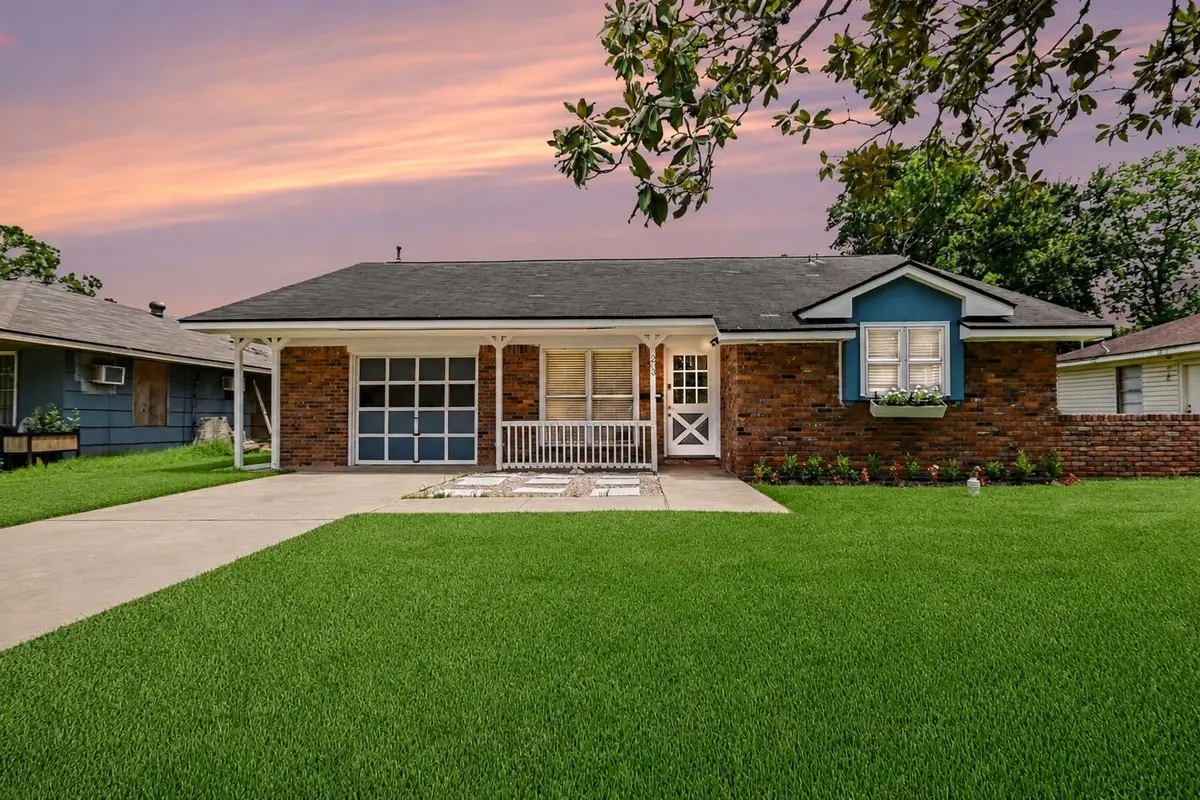 203 Chestnut Street, Lake Jackson, TX 77566 - #1