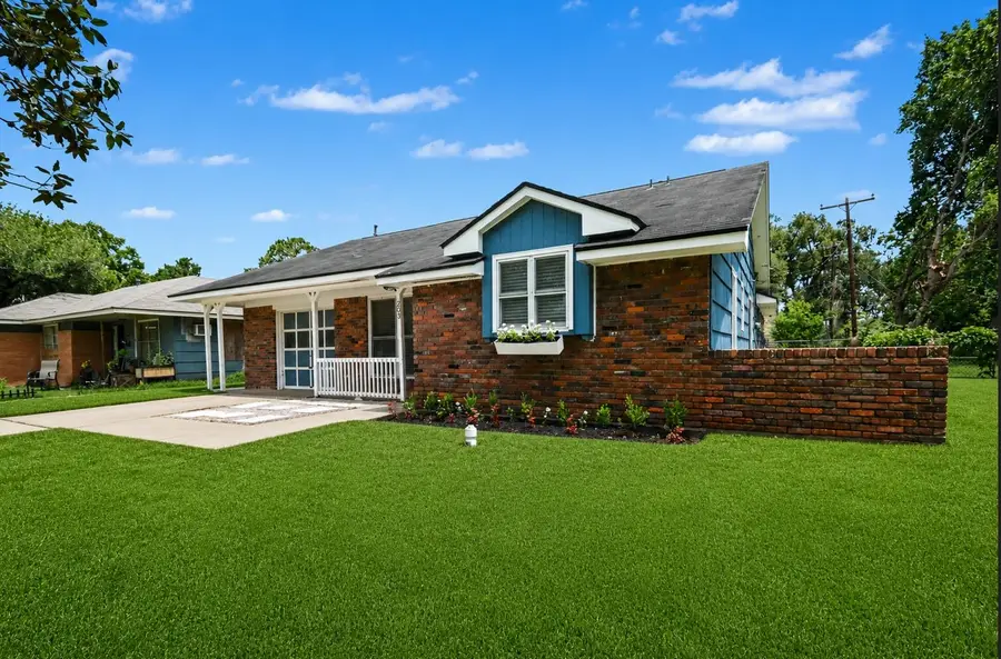 203 Chestnut Street, Lake Jackson, TX 77566 - #3