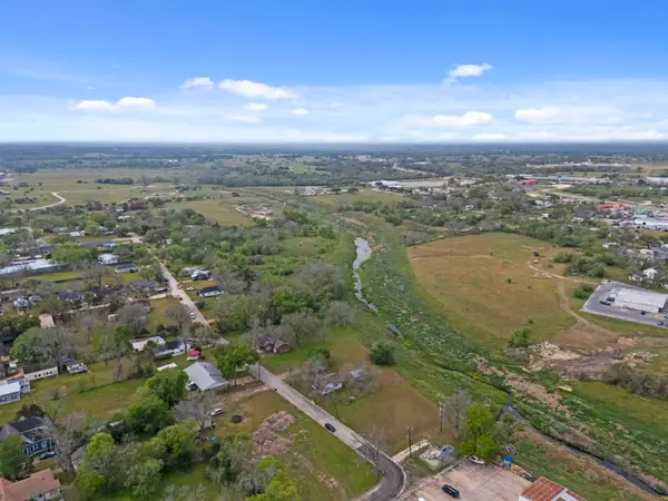 104 Kessler Street, Hallettsville, TX 77964