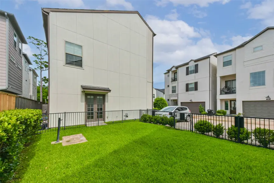 10914 Brookeshire Chase Lane, Houston, TX 77043 - Image #3