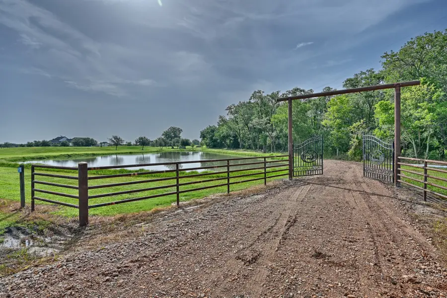 1260 Bartlett Rd Road, Sealy, TX 77474 - Image #3