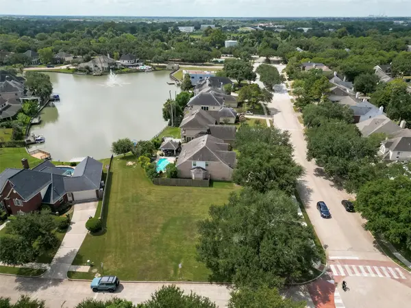 4303 Crow Valley Drive, Missouri City, TX 77459