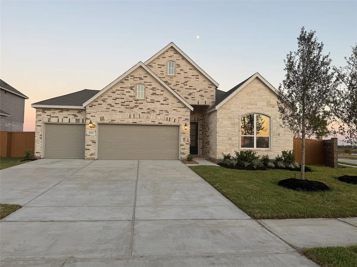 8227 Holly Blue Drive, Rosharon, TX 77583 - Image #1