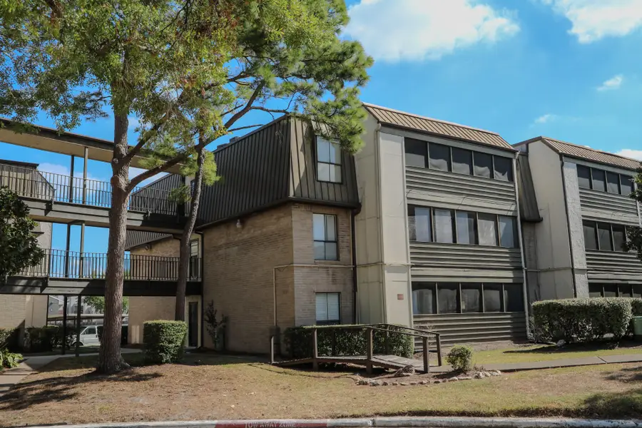 3035 Walnut Bend Lane #33, Houston, TX 77042 - Image #3