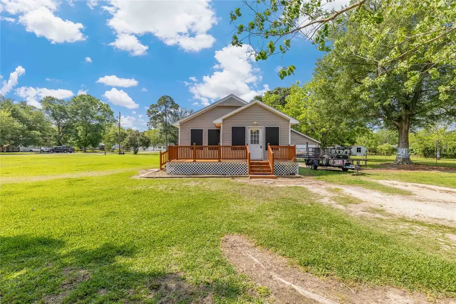 604 Lee Avenue, Anahuac, TX 77514 - #2