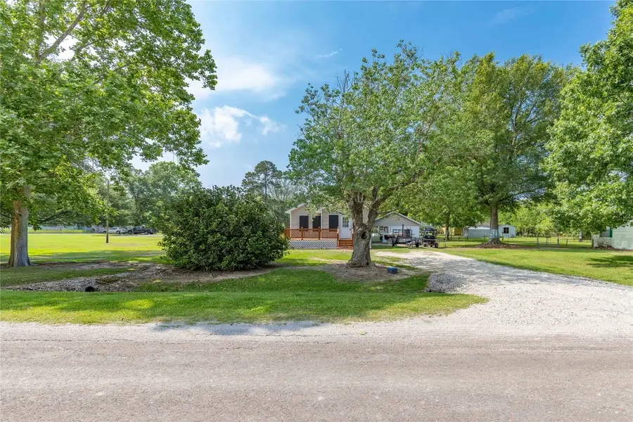 604 Lee Avenue, Anahuac, TX 77514 - #3