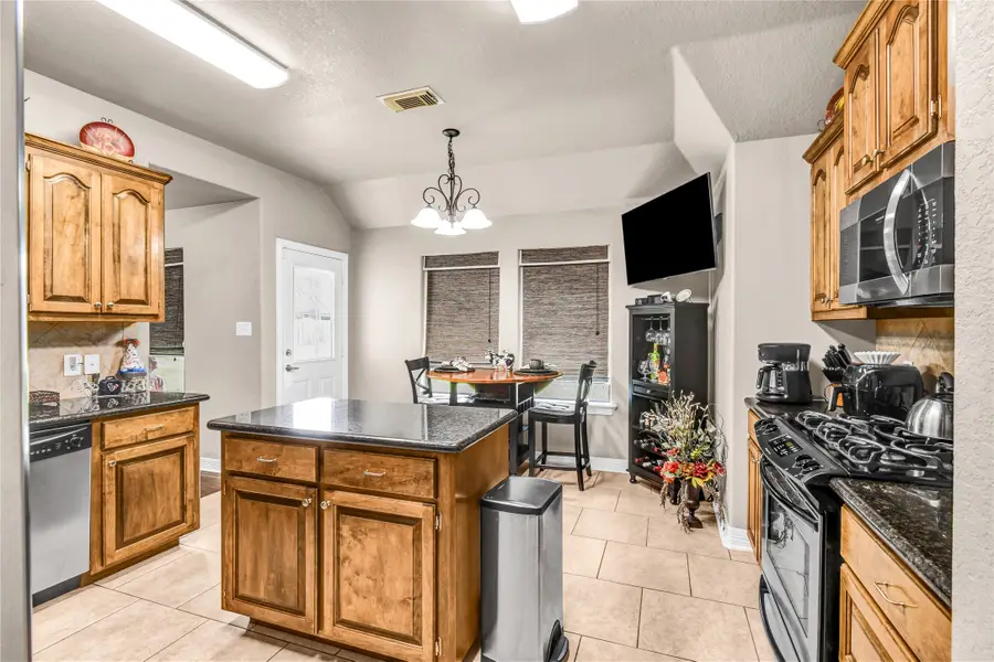 210 Madison Avenue, Clute, TX 77531 - #3