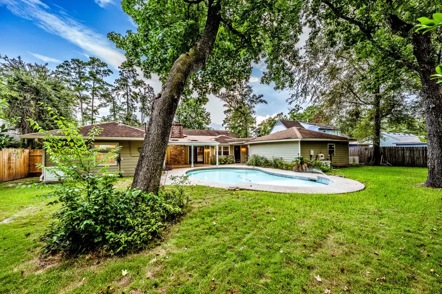 206 Hickory Ridge Drive, Shenandoah, TX 77381 - Image #2