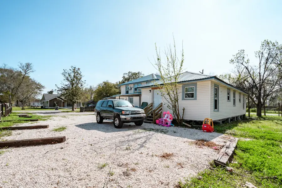 108 W Barrow Street, Dayton, TX 77535 - Image #2