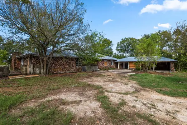 136 Lake Point Way, Bastrop, TX 78602