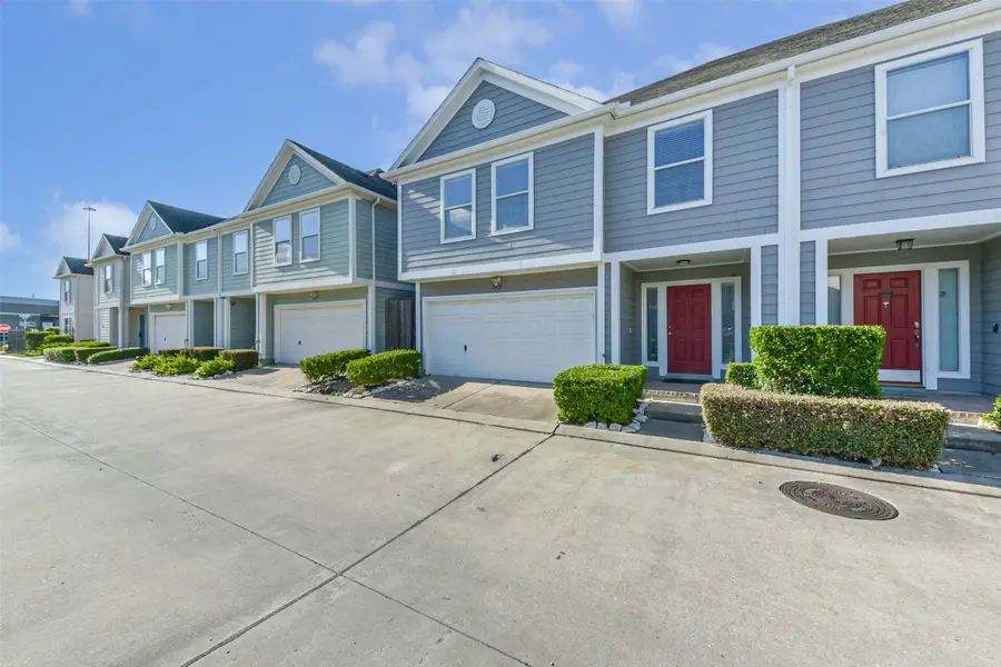 7019 Woodridge Square Drive, Houston, TX 77087 - Image #2