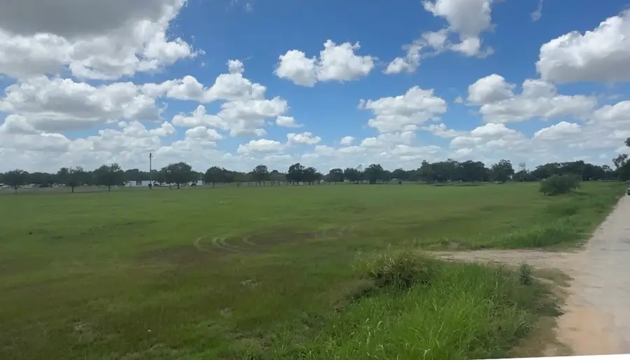 000 Earl Street, El Campo, TX 77437 - Image #3