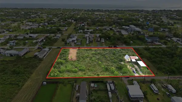 17 W Street, San Leon, TX 77539