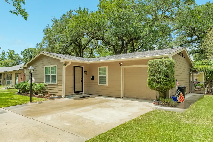 229 Caladium Street, Lake Jackson, TX 77566 - #2