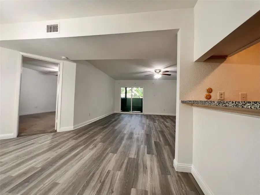 3005 Walnut Bend Lane #32, Houston, TX 77042 - Image #2