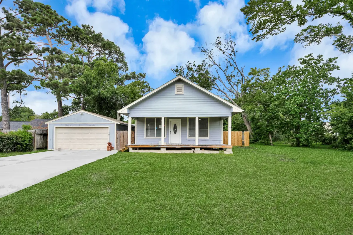 114 N Holmes Street, La Porte, TX 77571 - #1