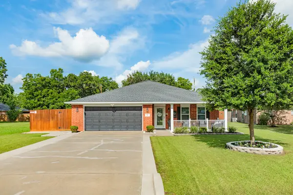 112 Lillian Drive, West Columbia, TX 77486