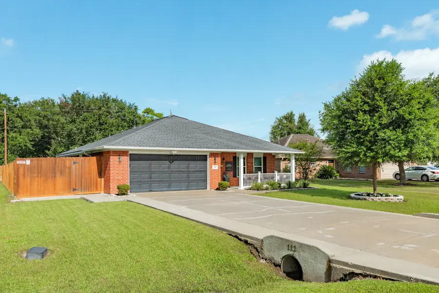 112 Lillian Drive, West Columbia, TX 77486 - #2
