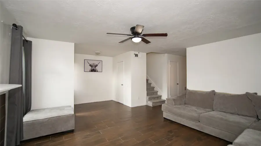 10662 Bexley Drive, Houston, TX 77099 - Image #3