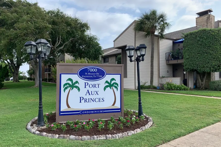 7033 N Holiday Drive, Galveston, TX 77550 - #3