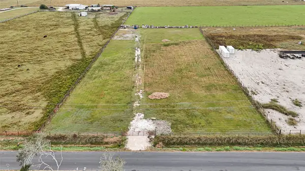 1813 County Road 610, Dayton, TX 77535