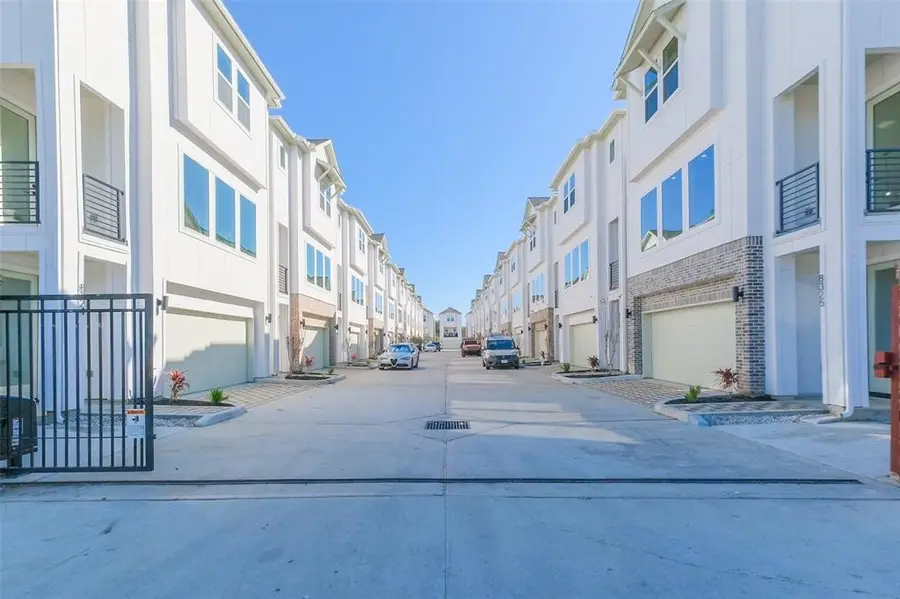 8321 Brecha Lane, Houston, TX 77055 - Image #2