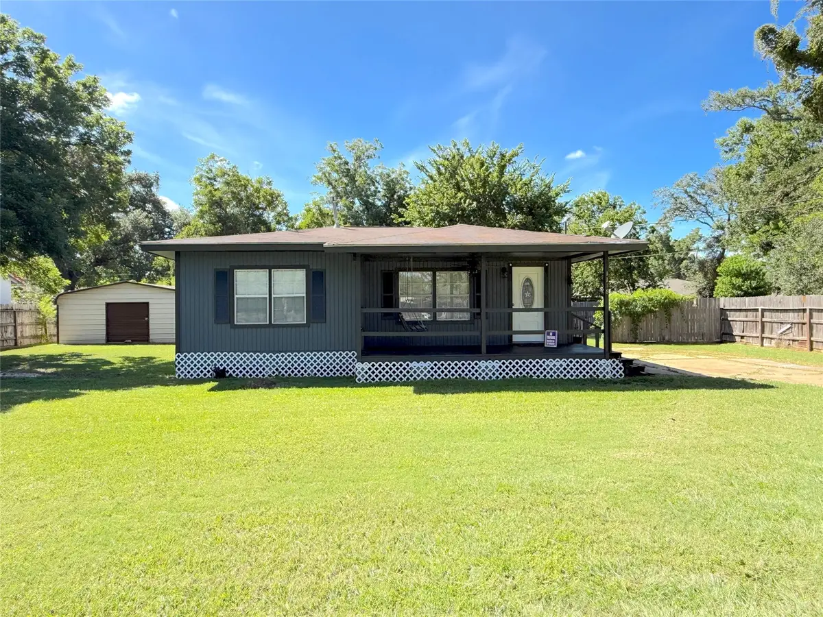 1116 3rd Street, Clute, TX 77531 - Image #1