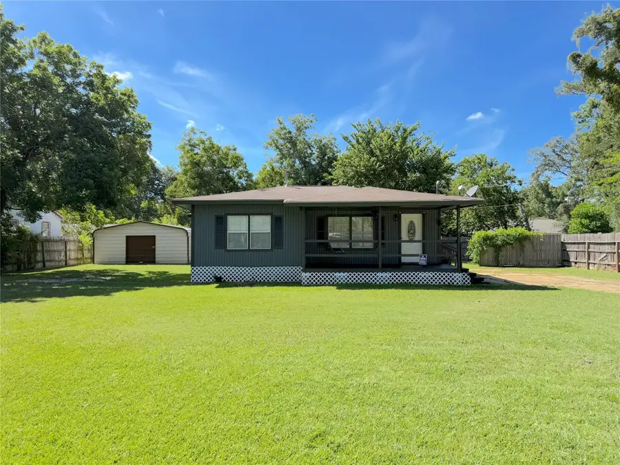 1116 3rd Street, Clute, TX 77531 - Image #2