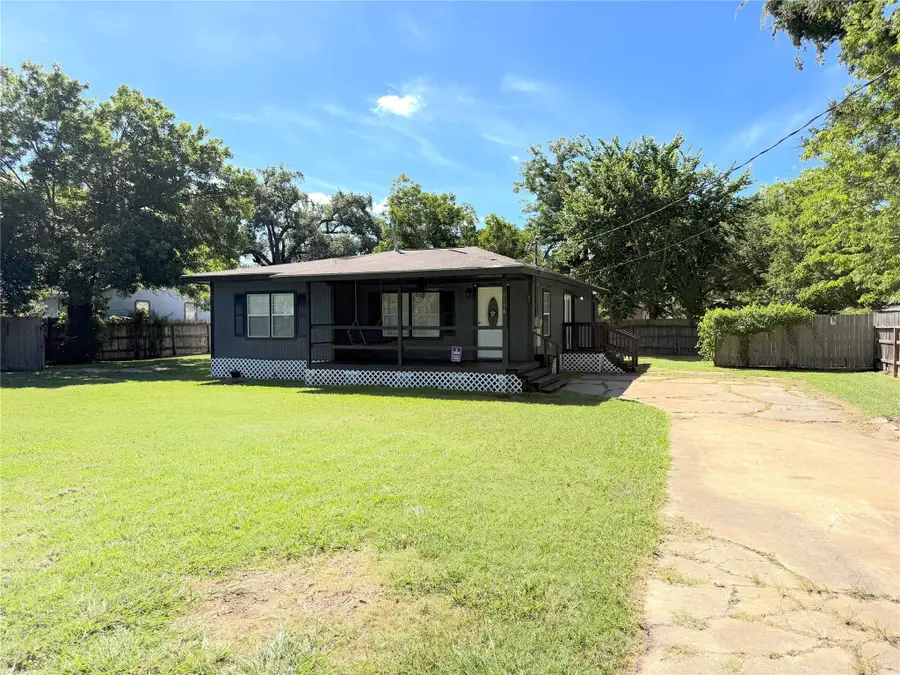 1116 3rd Street, Clute, TX 77531 - Image #3
