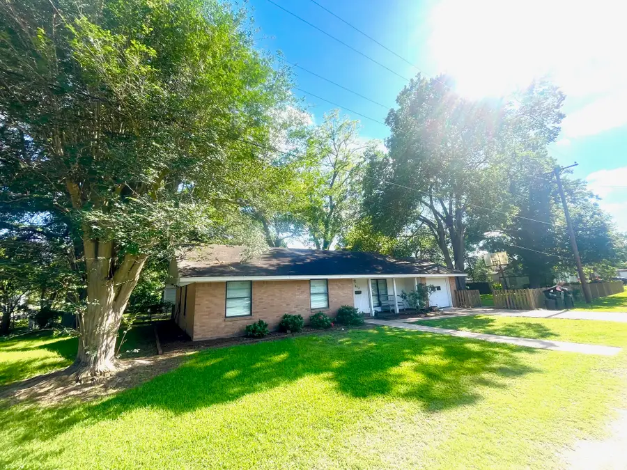 817 Washington Street, Columbus, TX 78934 - #2